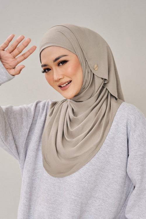 \"I&I STORE × RAJABROOKE\" HIJAB 68C6CADB-41B8-41E1-A9CF-